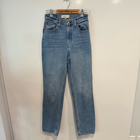 Abercrombie & Fitch Curve Love Ultra High Rise 90s Straight Jean - Picture 2 of 6